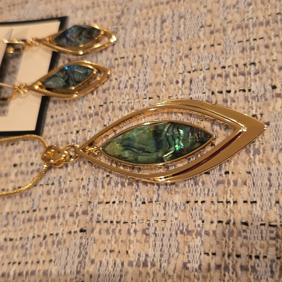 NAPIER BRAND WOMENS FASHION JEWELRY PENDANT NECKLACE & MATCHING DANGLE EARRINGS - Picture 4 of 12